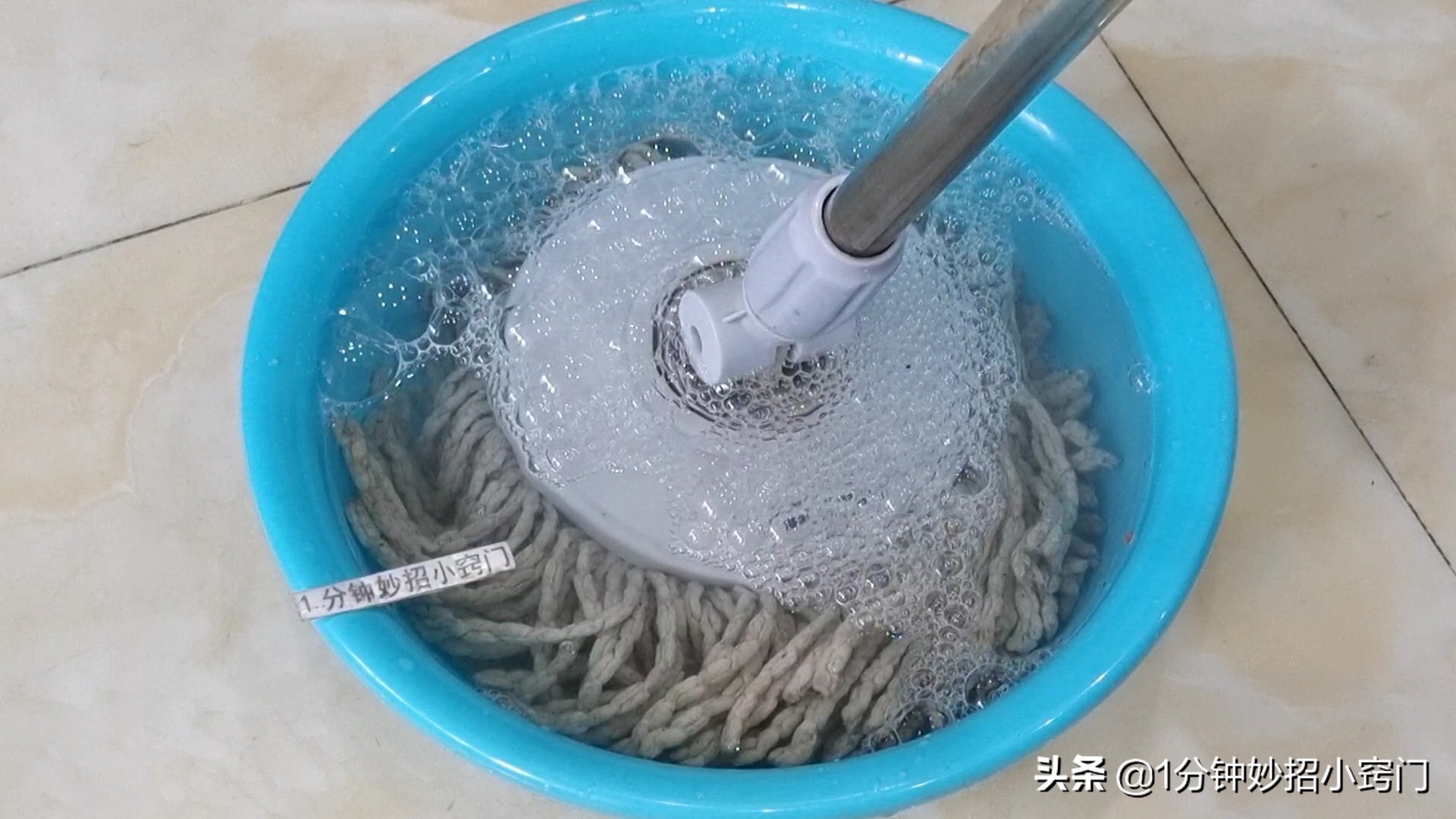 什么办法地板拖得更干净不会耐脏,地板清洁剂清水拖地