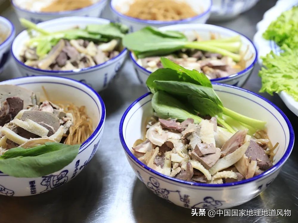 三伏天吃羊肉是种怎么样的体验,三伏天吃羊肉让你大汗淋漓