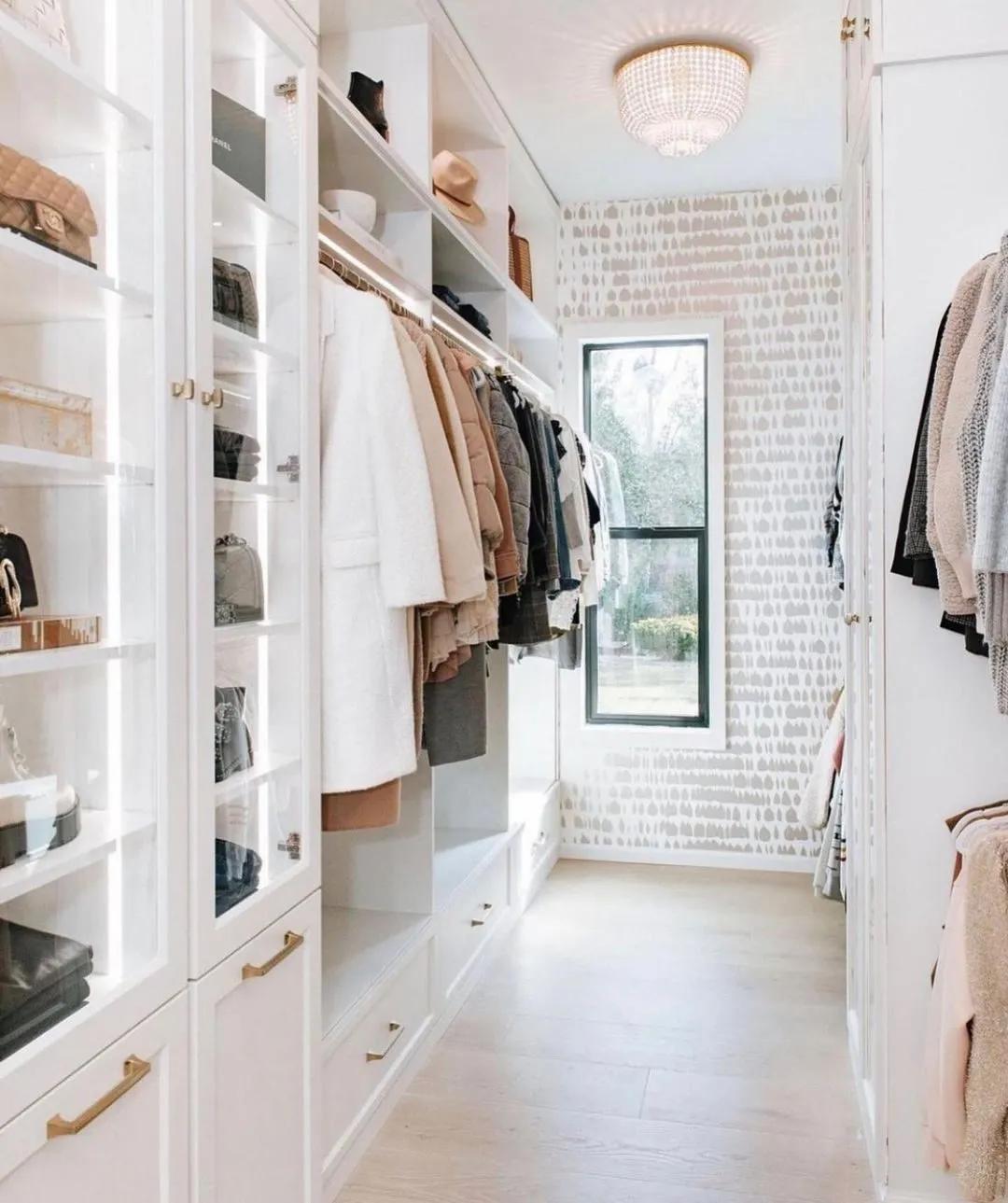 走入式衣帽间要做多大最合适,家庭步入式衣帽间设计尺寸