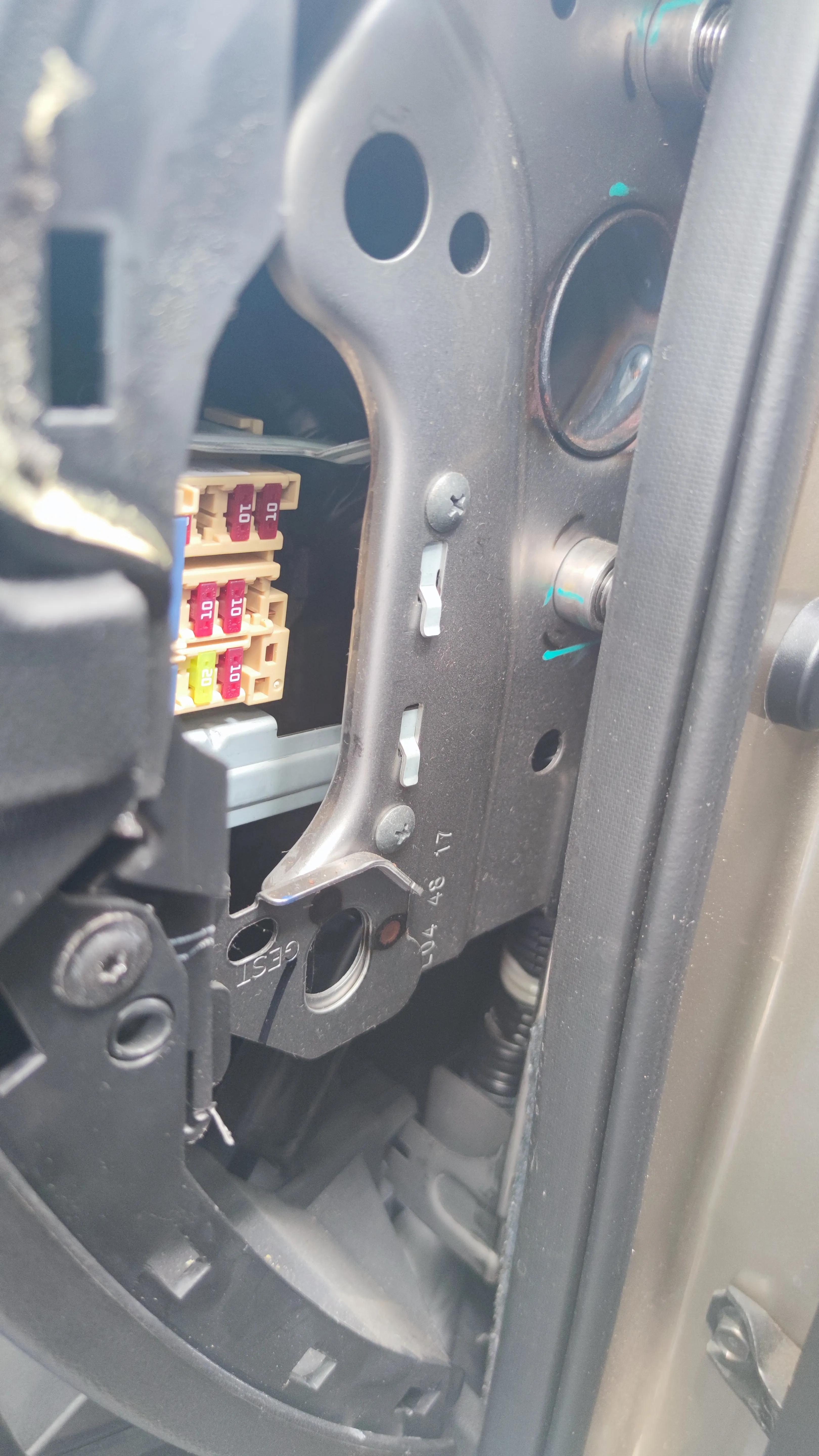 东风雷诺科雷傲空调滤芯在哪,2009年科雷傲空调滤芯在哪