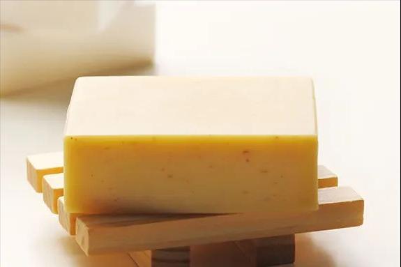 自染色衣服掉色怎么处理,衣服掉色染到其他衣服怎么除掉