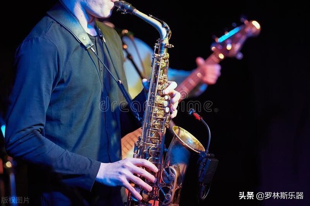 萨克斯好学吗初学者买什么样的,初学萨克斯先学哪里