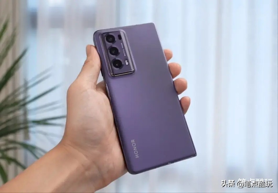 荣耀MagicV2轻薄折叠旗舰,荣耀magicv2折叠屏买碎屏险