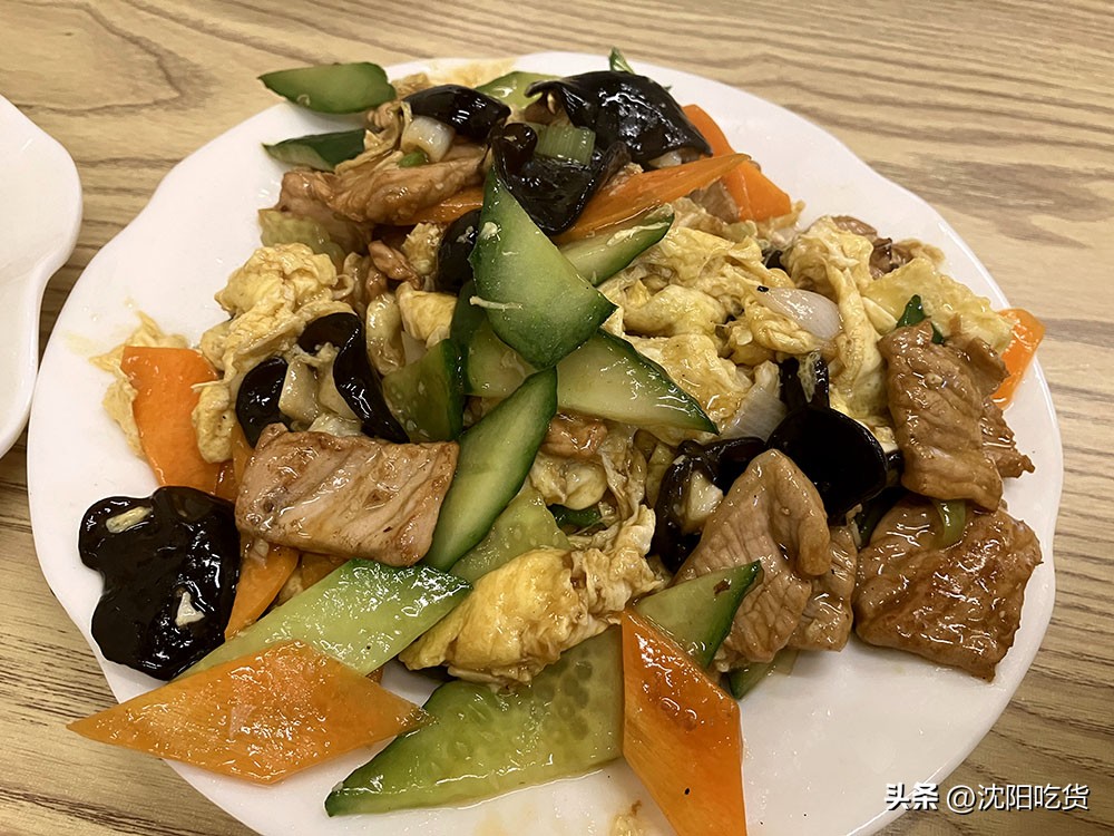 现在的饭店菜量很少价格很贵,现在的餐馆