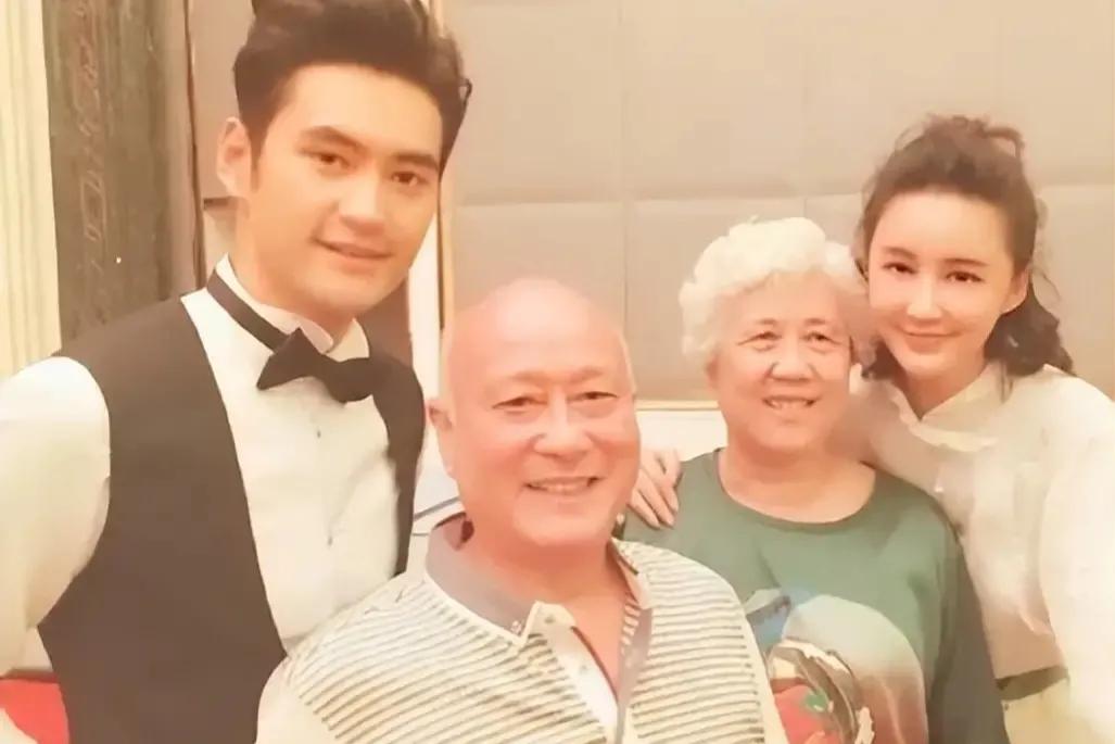 “阳了”的明星们，有人看不懂抗原，有人用纸尿裤，她洗澡就好了