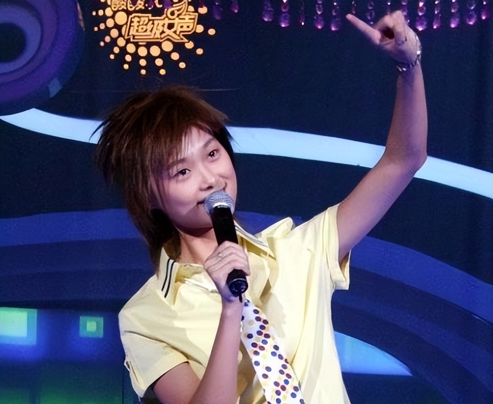 李宇春瘫痪坐轮椅综艺,李宇春自曝患脊柱炎有什么征兆