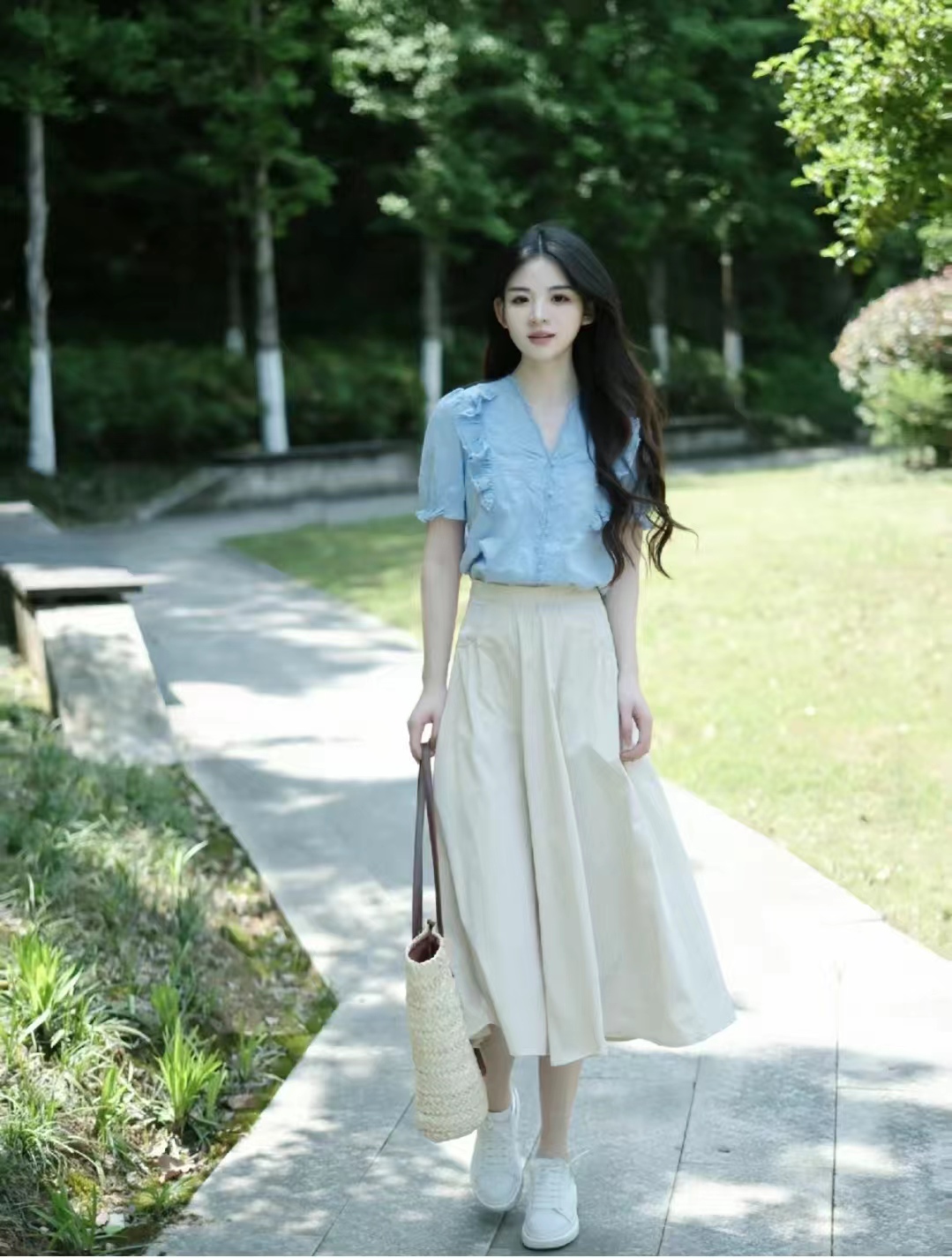 卡其色衣服怎样搭出高级感,早秋卡其色长袖衬衫外套高级穿搭