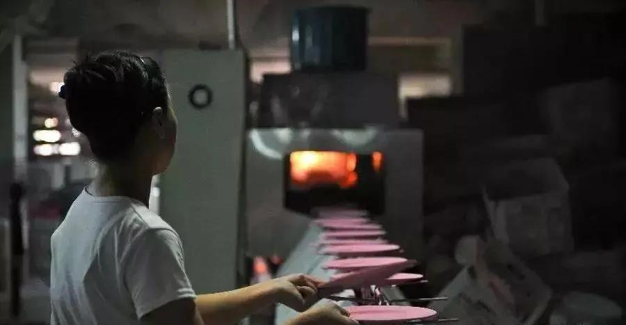 新款55度智能加热自动恒温杯垫,55度恒温杯垫多功能加热神器