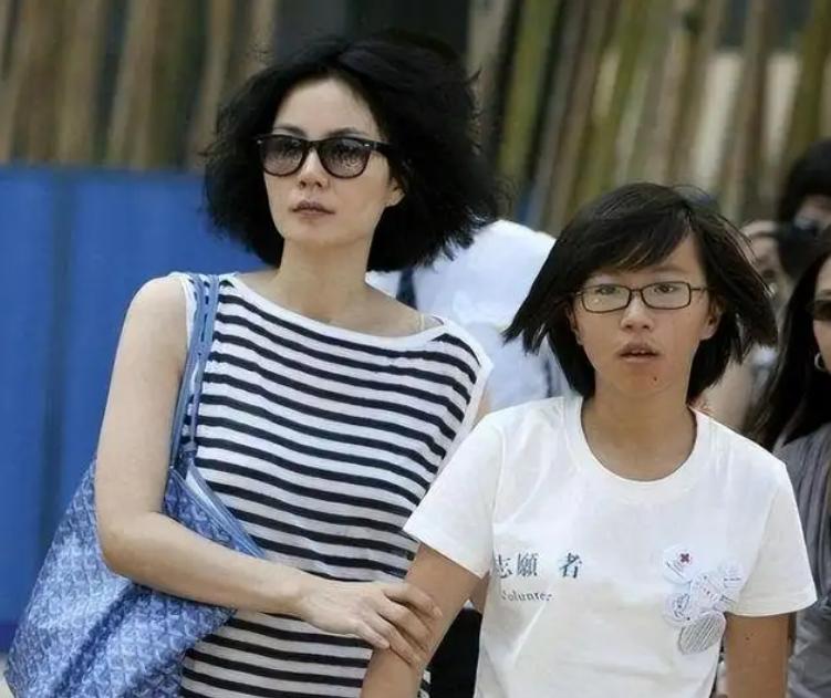 王菲和谢霆锋谈恋爱时候的年龄,王菲谢霆锋分别年龄