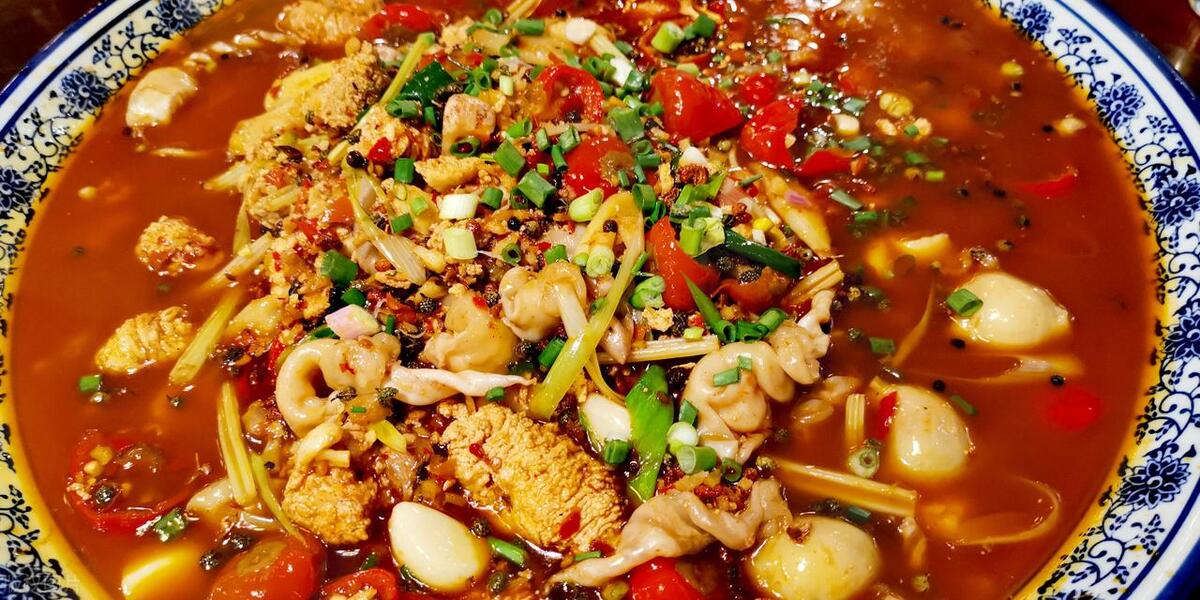 ChatGPT:成都和重庆的美食谁的更加好?