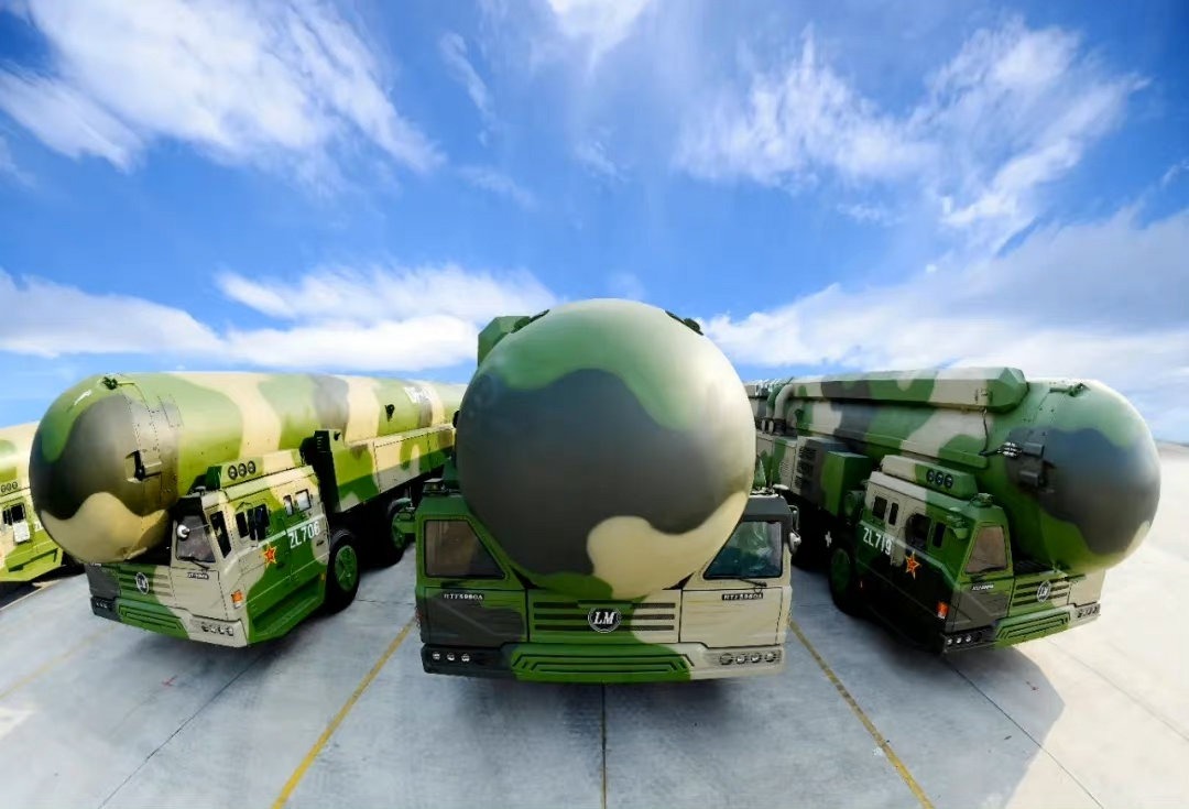 美国想让中国认输？拉日印澳三国参战，打基础设施和远洋商船！