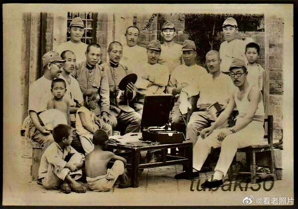 老日军女兵老照片,女子身着日本侵华军装露脸