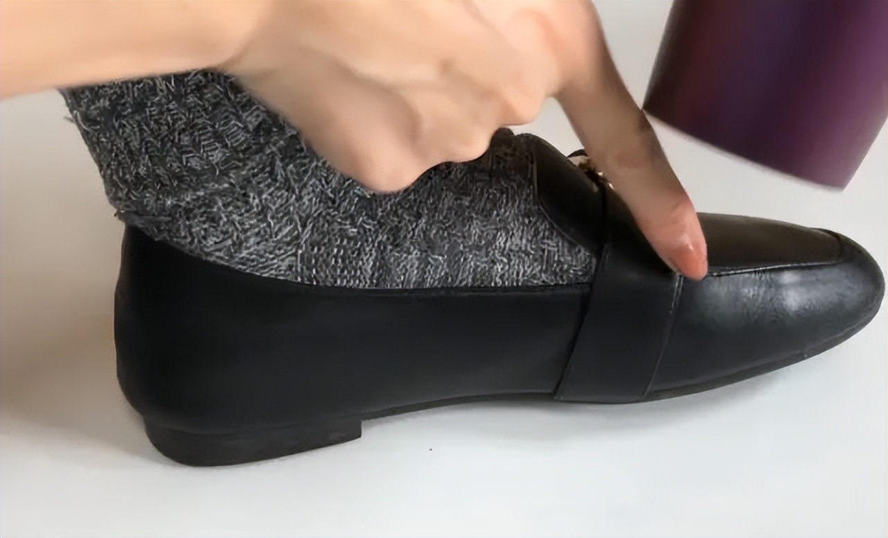 鞋子买大了一码怎么补救磨脚,运动鞋挤脚后跟磨脚怎么办