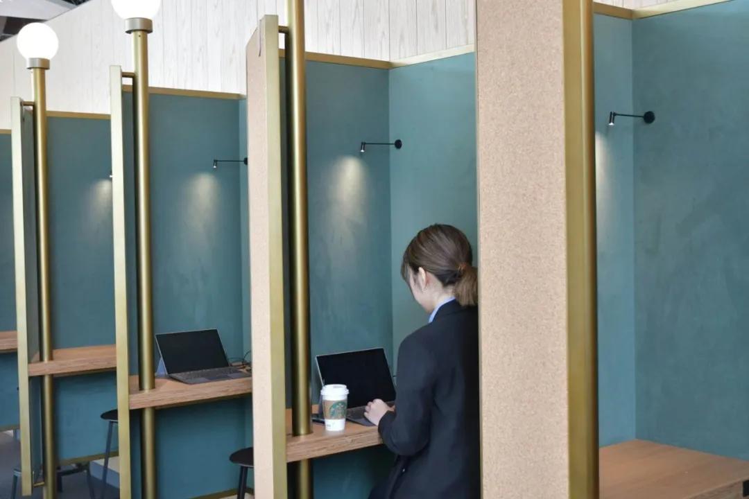 中国首家星巴克“共享办公店”开业，可以到星巴克“打卡上班”了