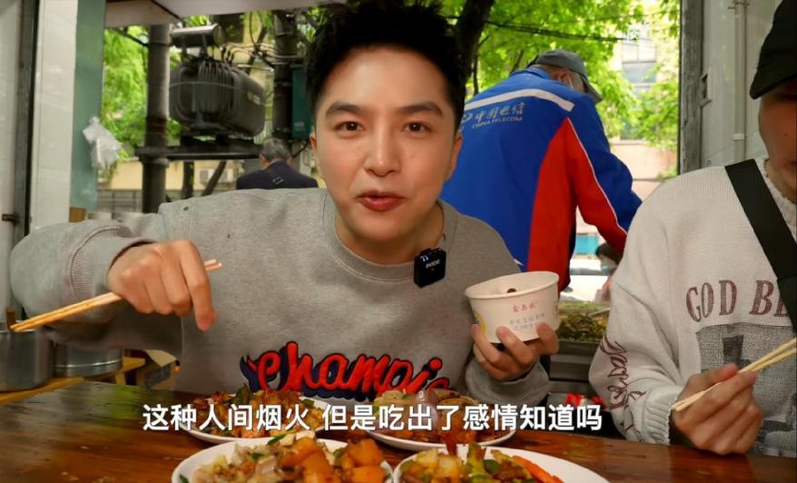 大学生吃10元工地餐,十块钱的工地餐养活了多少大学生