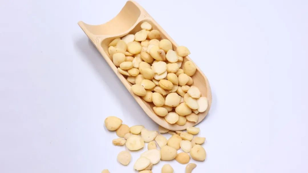 它开在寒冬,经历了霜雪而不凋谢,外表美丽药用价值更是丰富