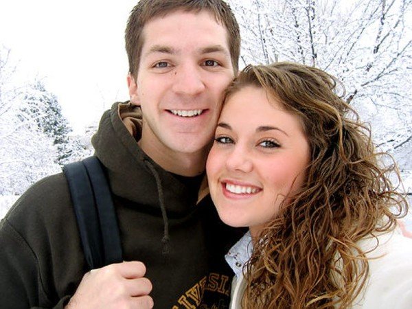 男子探险被卡在山洞里,男子进洞穴探险被卡住再没出来