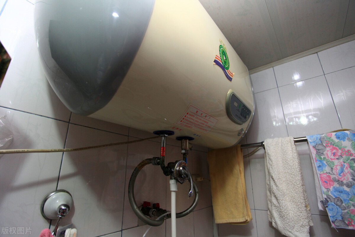 热水器上的数字一直闪是怎么回事,热水器数字一直闪是什么原因