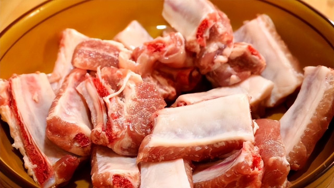 排骨买前排还是后排营养好,排骨分清前排后排脆骨差别很大