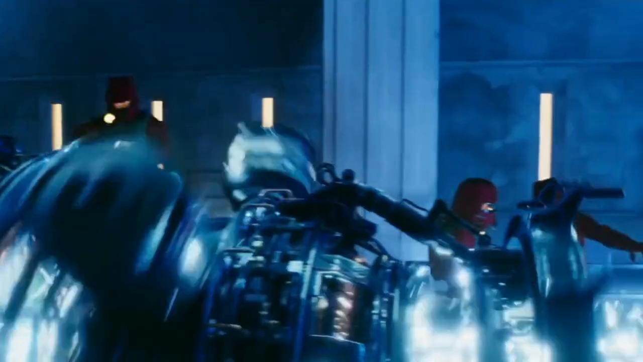 神秘小镇受到了不明外星生物袭击,神秘小镇被怪物追踪