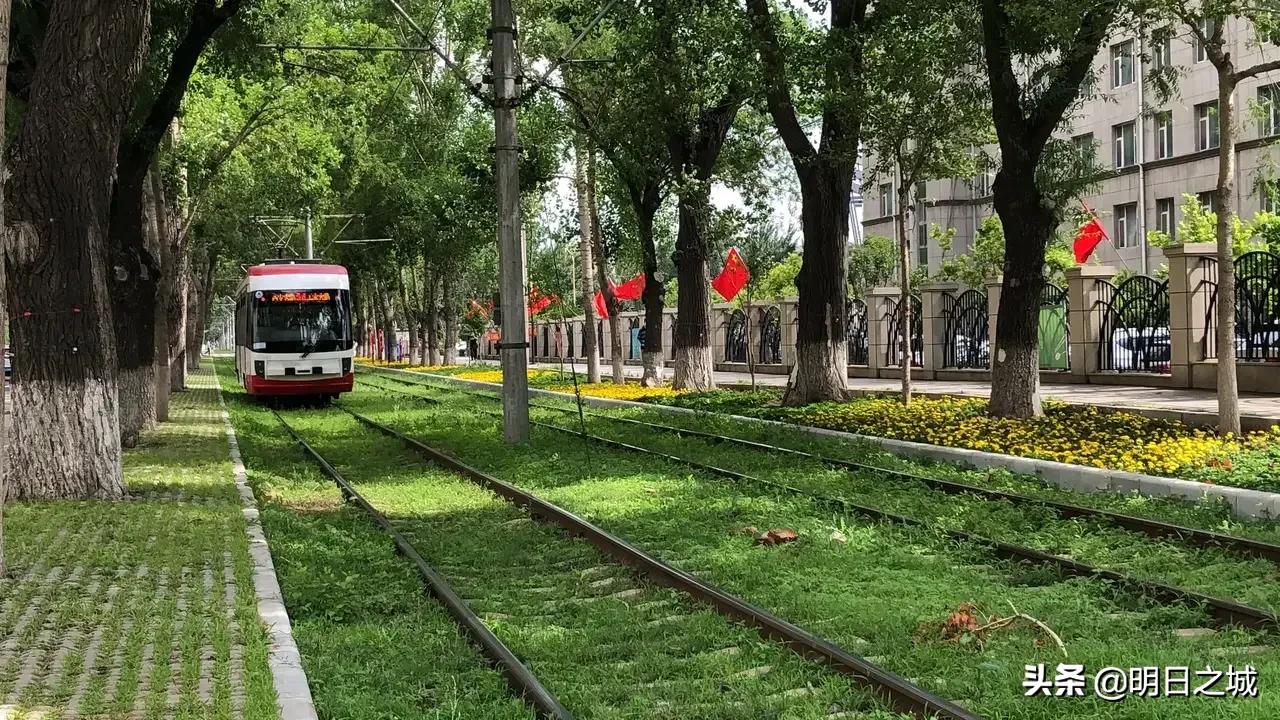 那街那景那人！《人世间》里的“吉春市”，仿佛回到旧时的长春