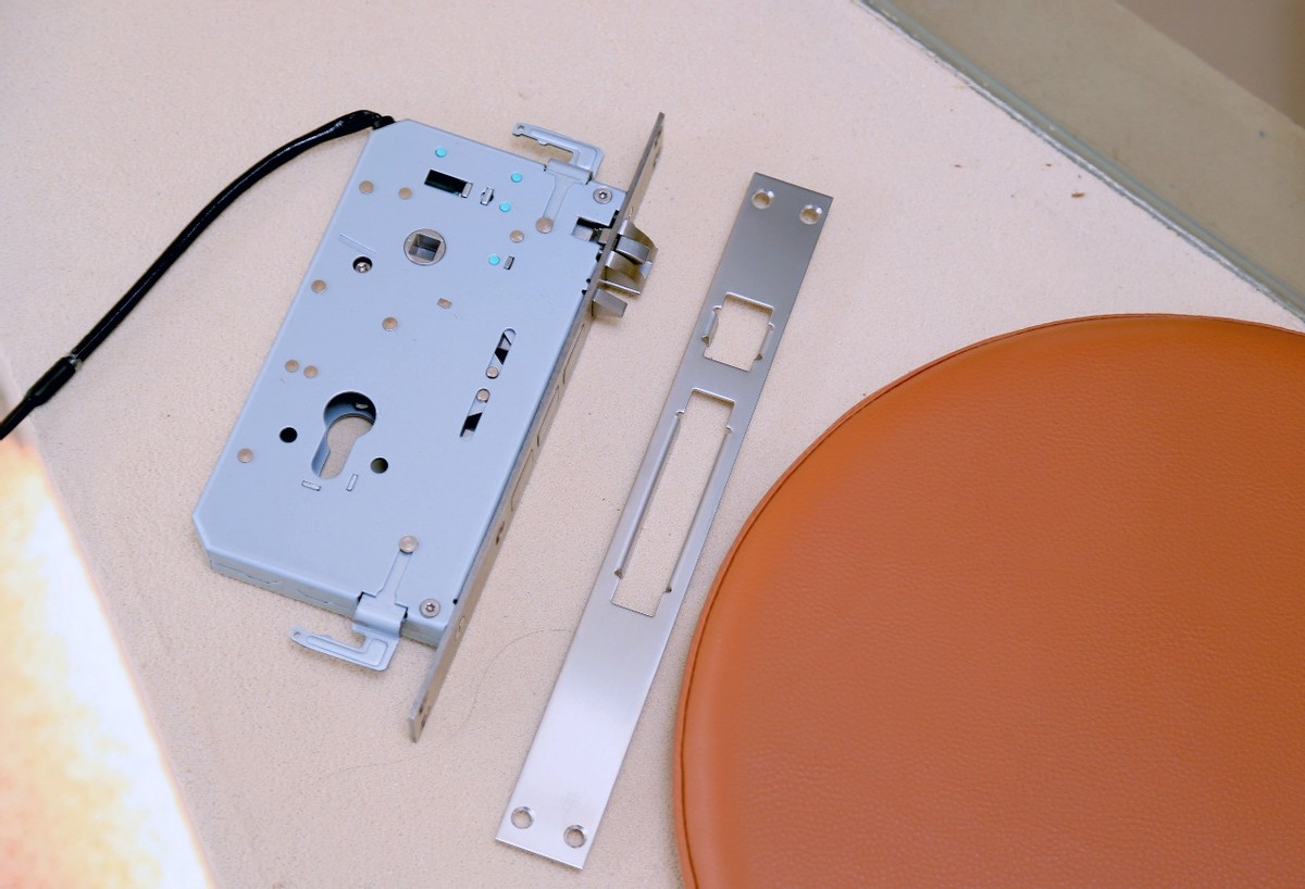 华为门锁se猫眼版使用,华为智能门锁se猫眼版锁舌