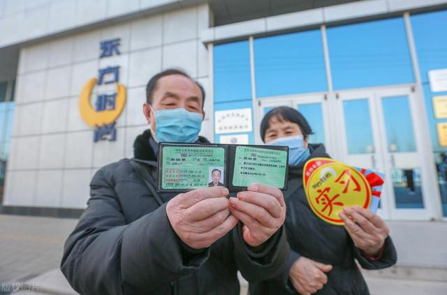 60岁以上有驾照的需要注意什么,70岁以上学驾照应注意的事儿