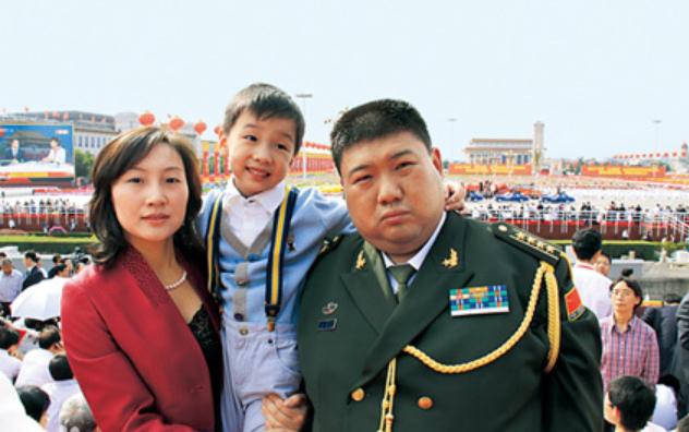 毛主席唯一的孙媳妇，誉为军中一枝花，曾在青藏高原当兵