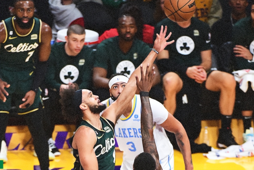 詹姆斯丢绝杀！凯尔特人加时击败湖人，浓眉37+12，塔图姆44分