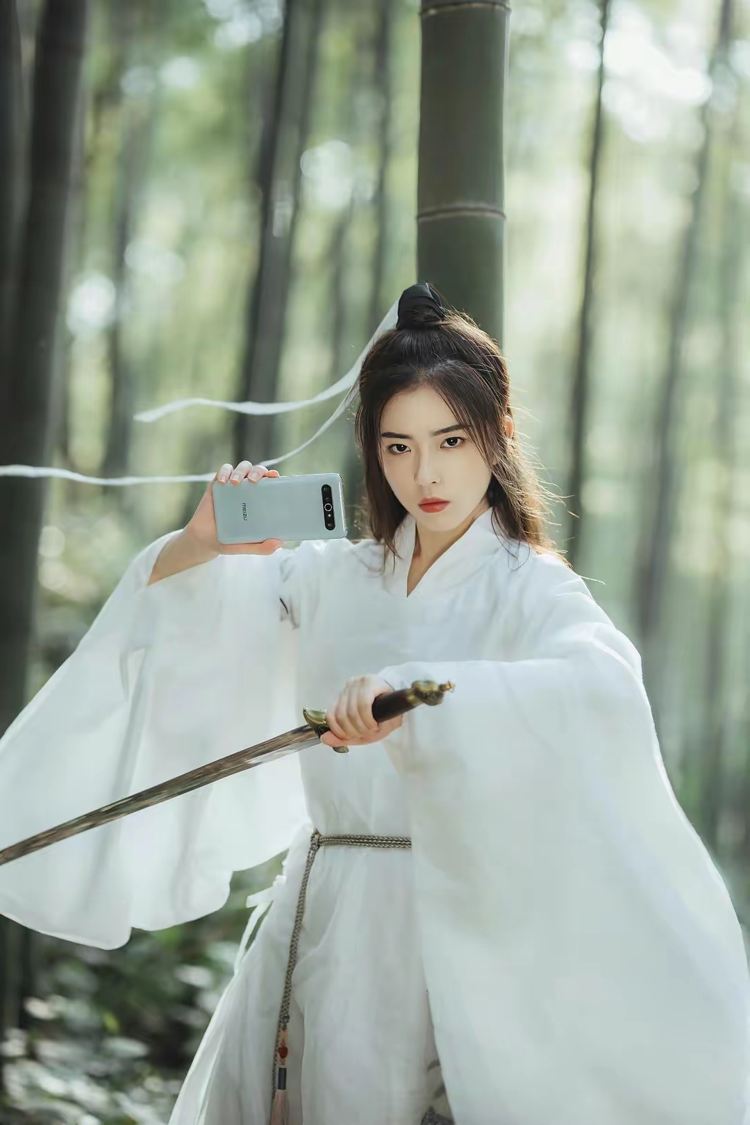 本以为魅族女模特就是机圈最好看的，没想到荣耀却还要更胜一筹