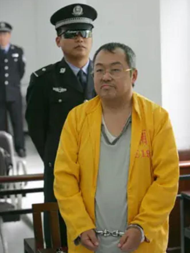 从良心经济学家到*子骗**专家，*咸平郎**如何跌落神坛？