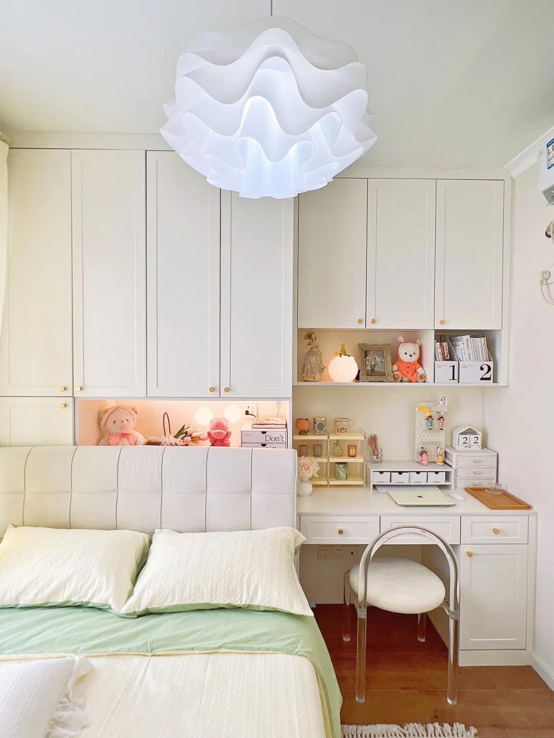 小户型卧室榻榻米床柜一体轻奢风,尚品宅配卧室榻榻米效果图小户型