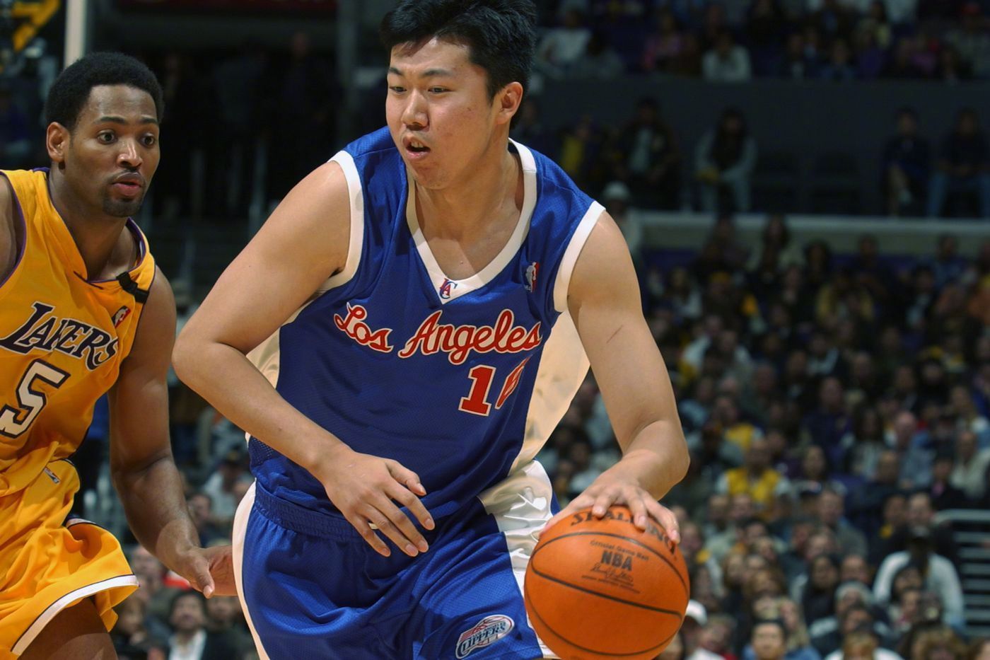 盘点cba历史十大中锋,cba总决赛姚明51分21篮板