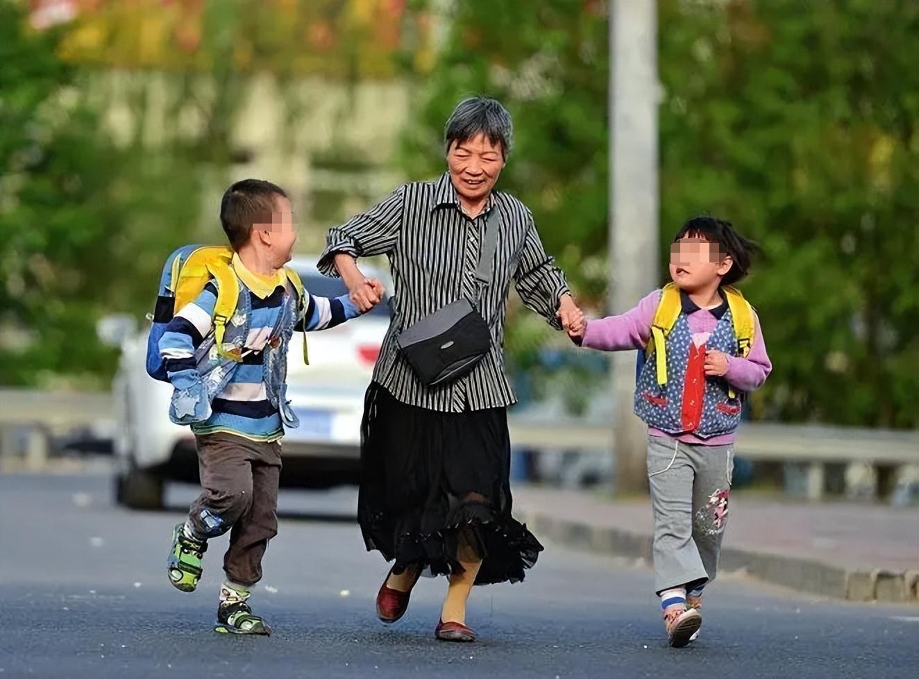 56岁高龄产妇生龙凤胎现在怎样,北京69岁高龄产妇生下双胞胎