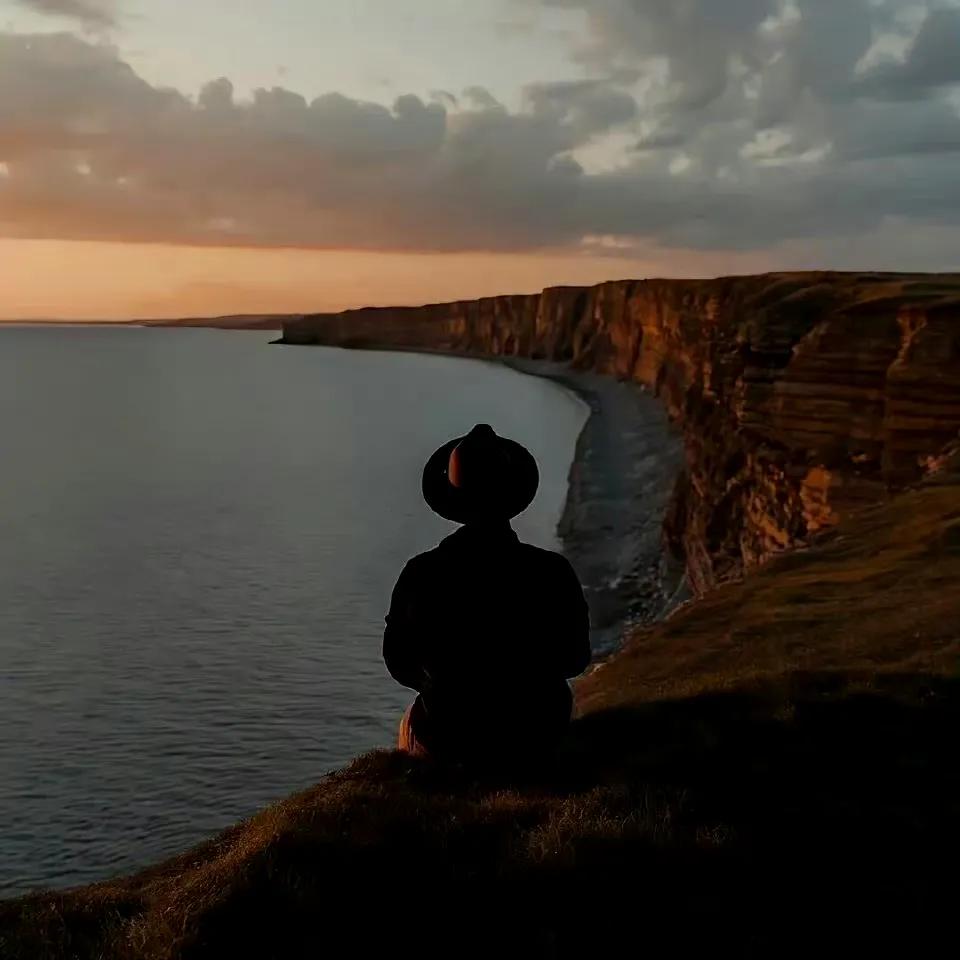 男生头像干净高级质感成熟意境,男生头像温暖唯美