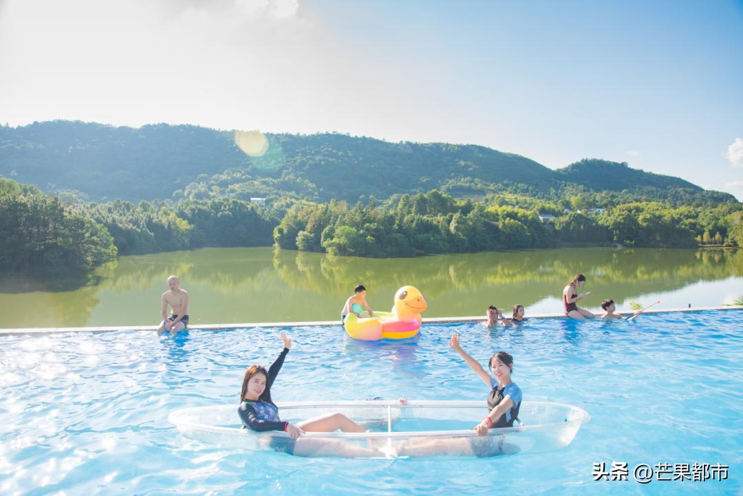 高山峡谷里的温泉,藏着与世隔绝的天然温泉