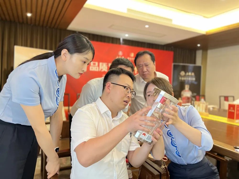 品质为基文化铸魂——华鼎酒业五粮液专卖店培训活动圆满结束