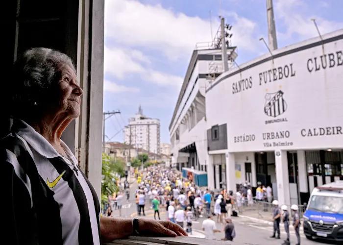 “球王”贝利,安息之地由14层楼组成,有14000个拱顶,他选9楼