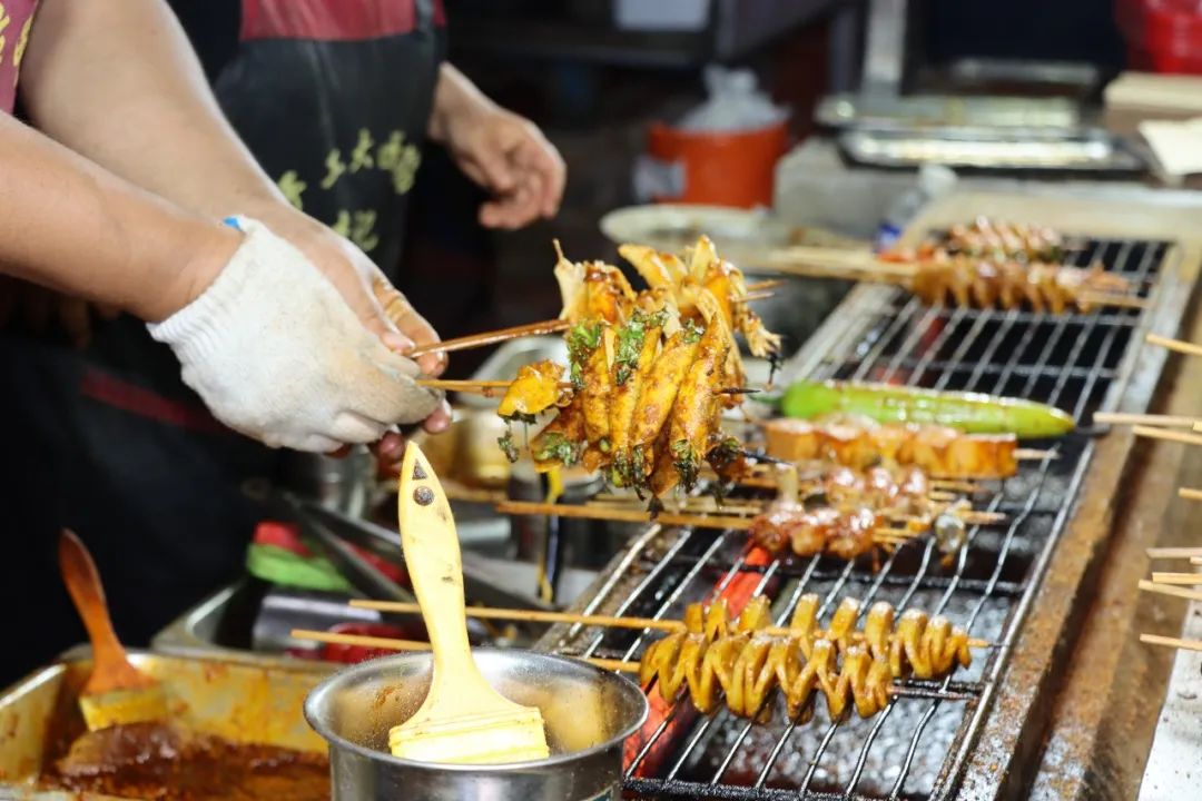 尉犁乡村夜市点亮村民增收路,夜市灯火点亮乡村振兴路