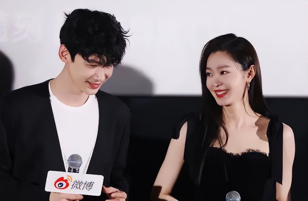 白敬亭宋轶互动好甜,白敬亭宋轶情侣见面会