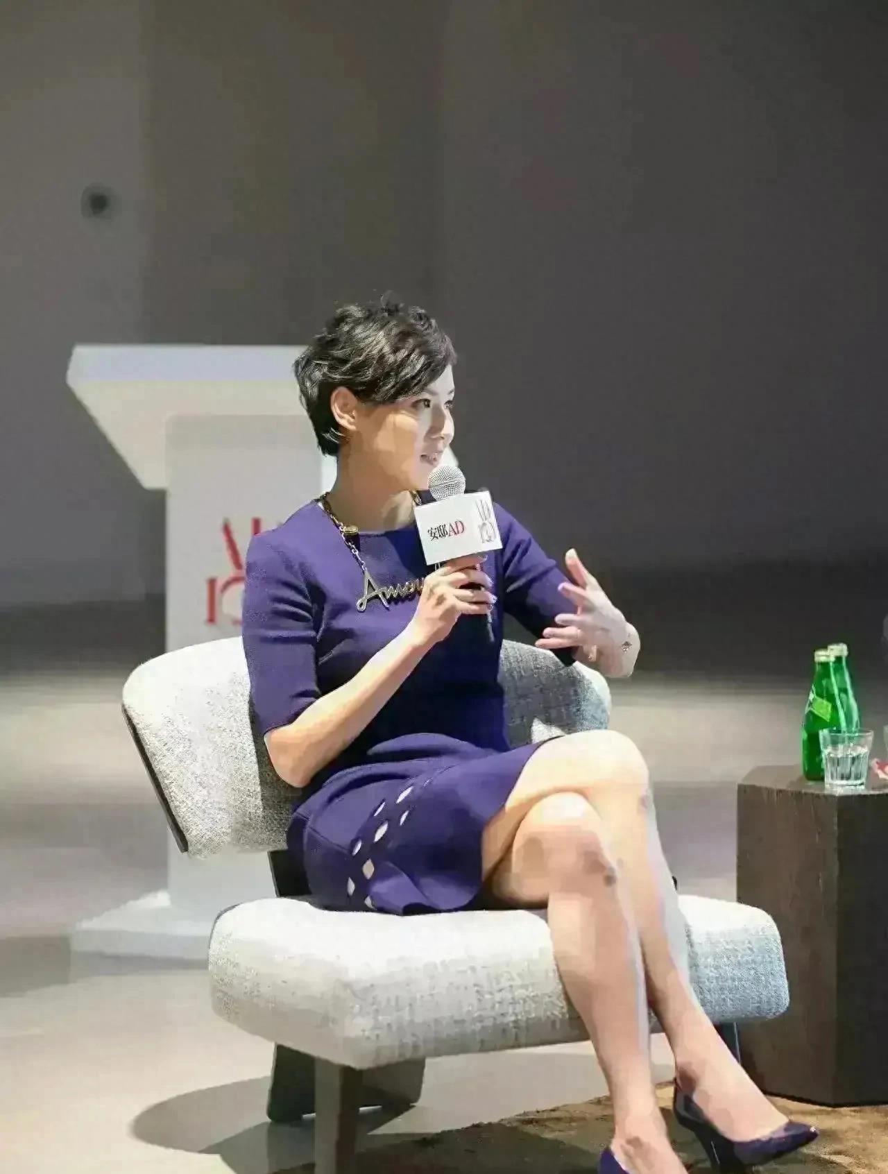 她是央视最美主持人,上海最美主持人52岁是谁