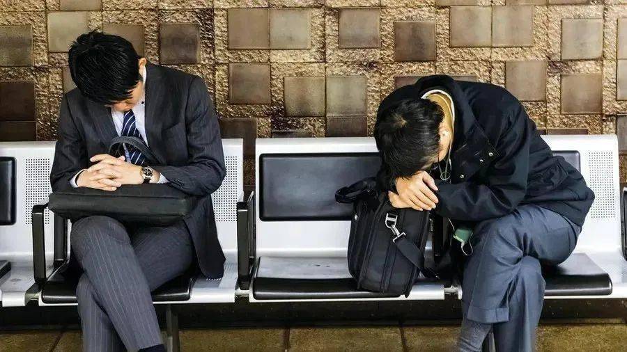 没有“平成废物”，哪来的“渡边太太”？