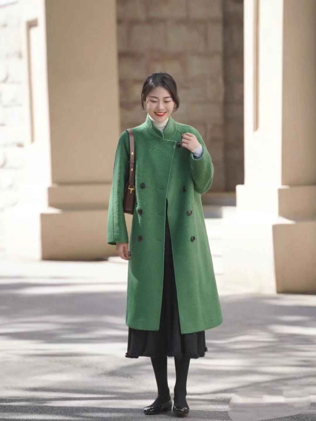 早春穿什么颜色的大衣好看,初冬的大衣怎么选