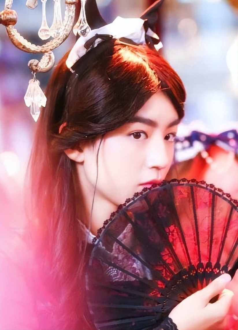 不顾形象的帅气男明星,不顾形象的男人具体表现