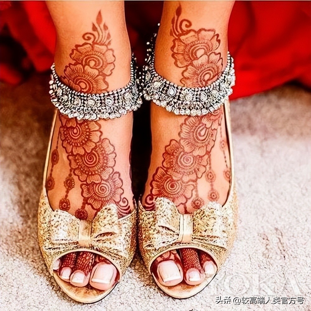 女人对自己的脚有什么说法,通过女生的脚可以判断什么