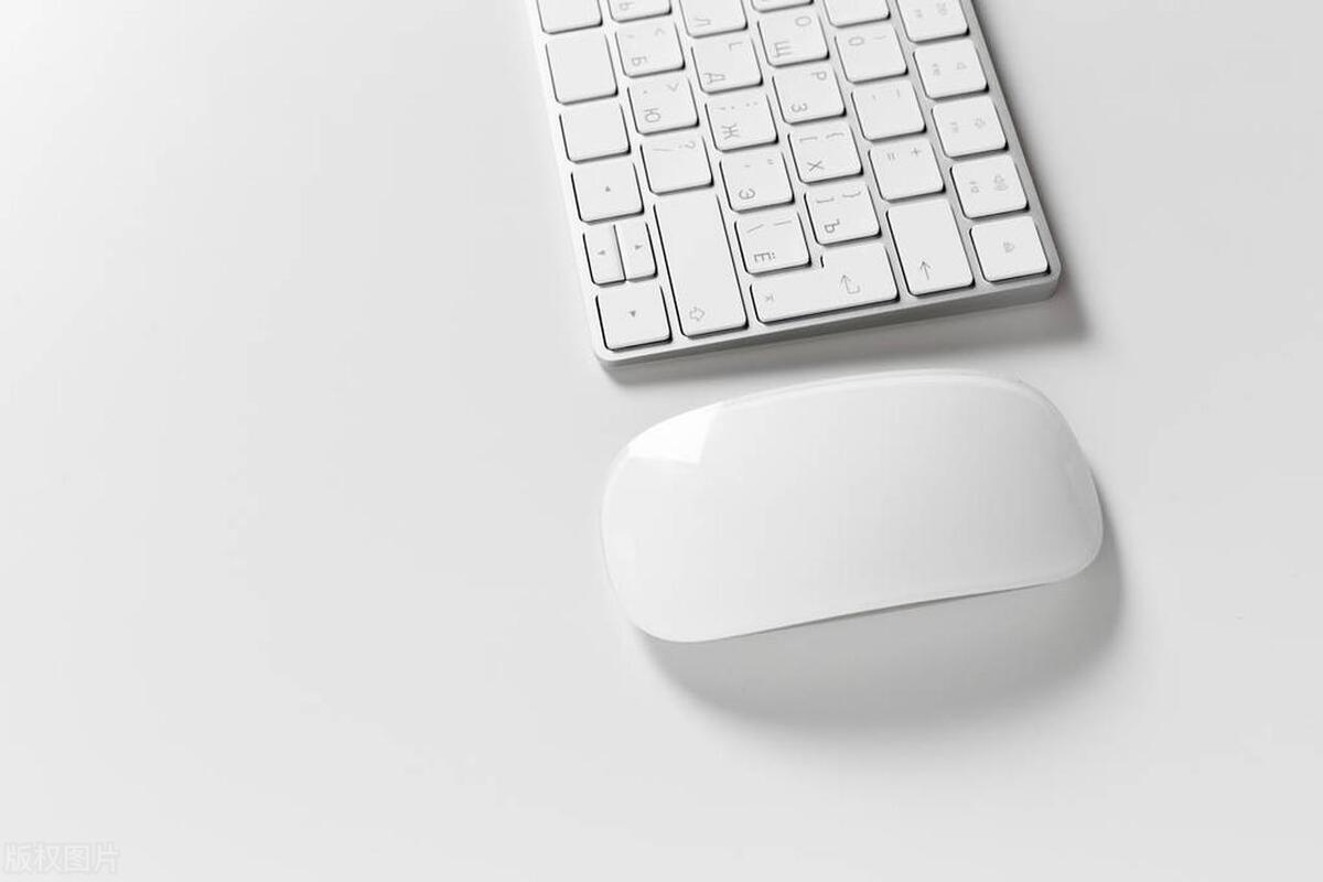 电脑鼠标滑动是一卡一卡的闪屏,电脑鼠标滑动时一卡一卡的还响