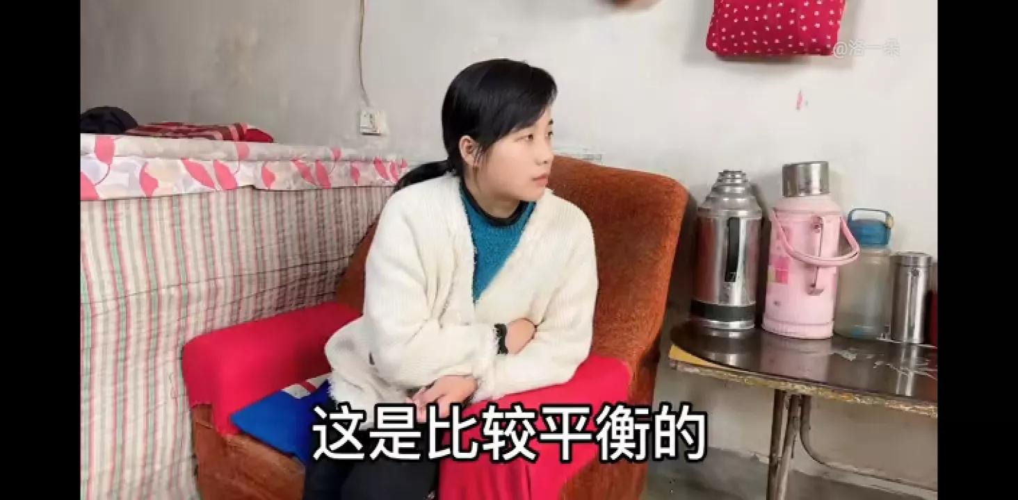 一朵要去见奇嫂，朵爸觉得不太好，一朵真的没头脑，等着被嘲笑