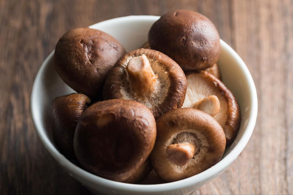 炒鸡时先不放油的做法,炒鸡焯水不焯水