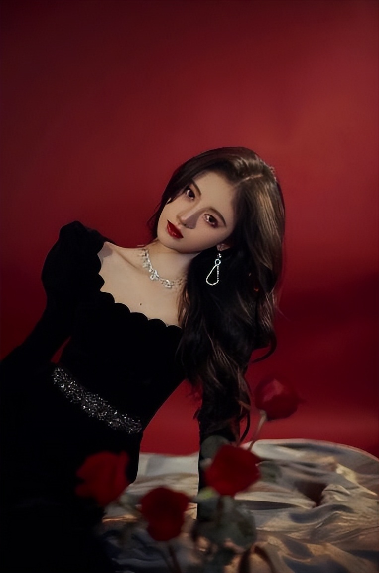 心机女孩鞠婧祎：被潘玮柏刁难拒绝王思聪求爱，整容遭贾玲内涵