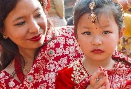 尼泊尔姑娘生活艰难真实照片,尼泊尔女性真实的生活